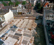 123501 Gezicht op een deel van de bouwplaats voor de toekomstige woningen aan de Hof van St. Jan te Utrecht, vanaf een ...